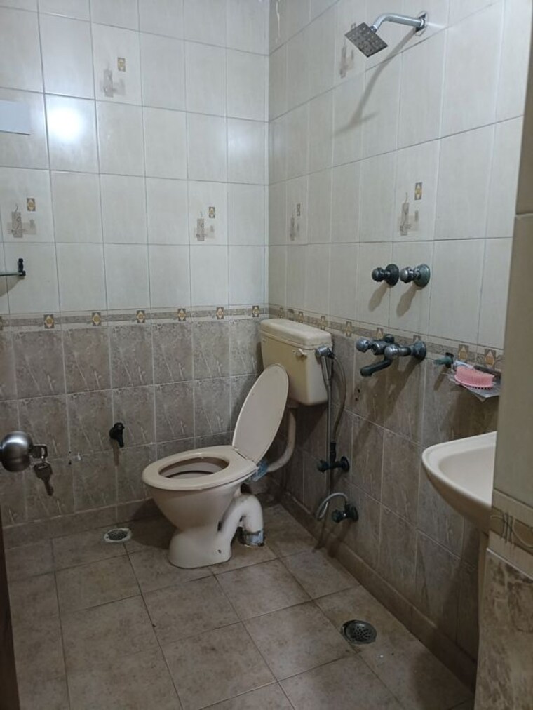 Bathroom, patparganj 2 Bedroom 900 Sq.Ft. Apartment In Patparganj Delhi 10570373