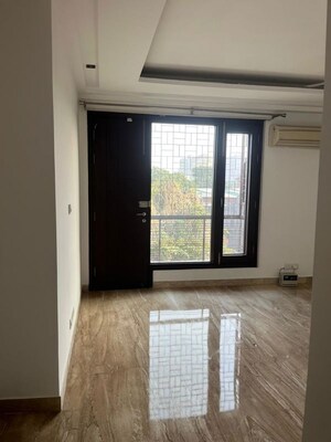 Room in 6 BHK Independent House at Maharani Bagh – for Sale