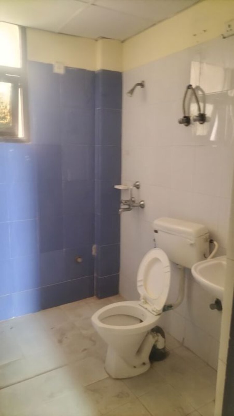 Bathroom, srs-royal-hills 3 Bedroom 1450 Sq.Ft. Apartment In Sector 87 Faridabad 10570379