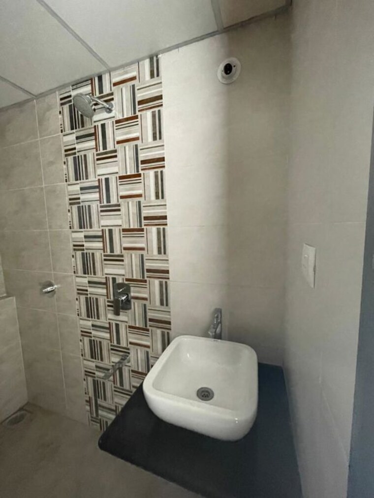 Bathroom, paranjape-broadway 4 Bedroom 1700 Sq.Ft. Apartment In Wakad Pune 10570396