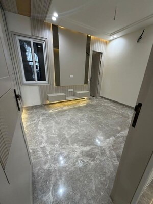Room in 5 BHK Builder Floor at Rohini Sector 11 – for Sale