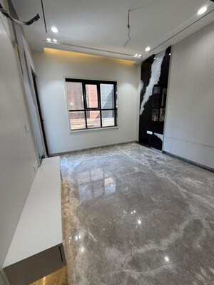Room in 5 BHK Builder Floor at Rohini Sector 11 – for Sale