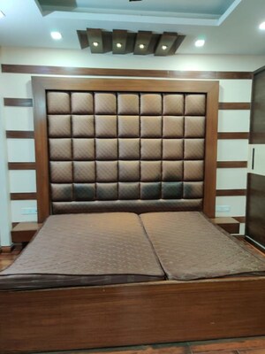 Room in 3 BHK Builder Floor at Naraina – for Rent