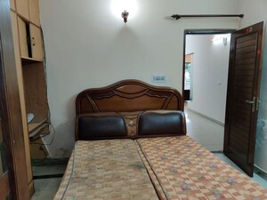 Room in 3 BHK Builder Floor at Naraina – for Rent