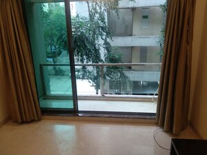 Room in 2 BHK Apartment at Bandra West – for Rent