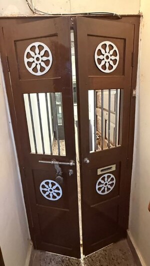 Furnished Amenities in 1 BHK Apartment at Bandra West – for Rent