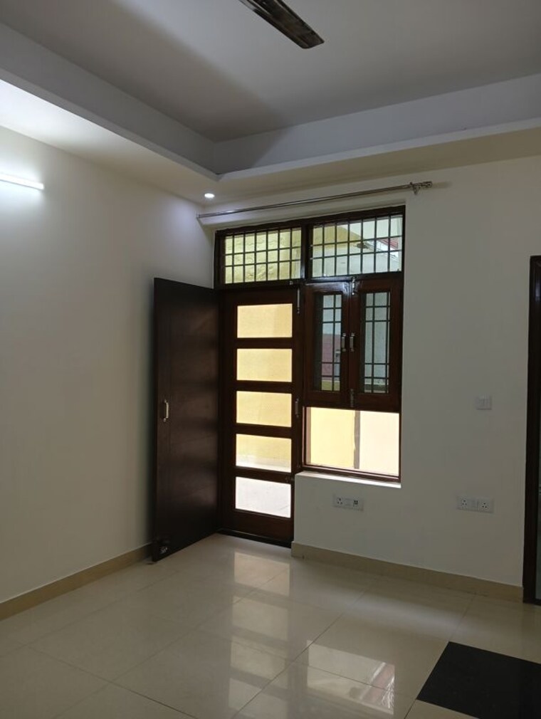 Room, sector 23 3 Bedroom 2852 Sq.Ft. Independent House In Sector 23 Gurgaon 10570435