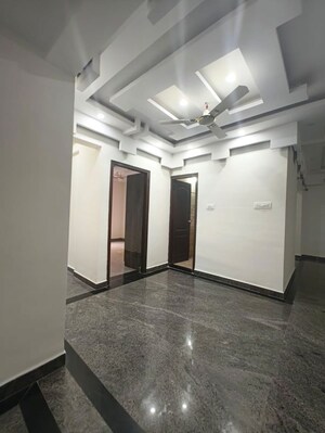 Room in 3 BHK Apartment at Vandana Alpyne, Hsr Layout – for Rent