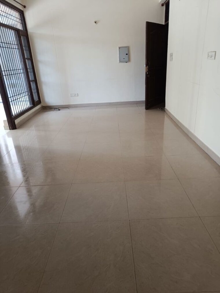 Room, sector 125 3 Bedroom 1400 Sq.Ft. Apartment In Sector 125 Kharar 10570439