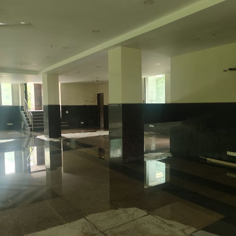  Parking, sector 128 6+ Bedroom 10400 Sq.Mt. Penthouse In Sector 128 Noida 10570456