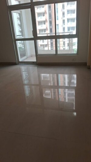 Room in 3 BHK Apartment at Supertech Czar Suites, Omicron I Greater Noida – for Rent
