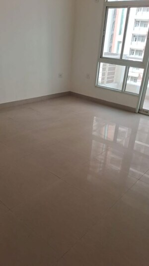 Room in 3 BHK Apartment at Supertech Czar Suites, Omicron I Greater Noida – for Rent