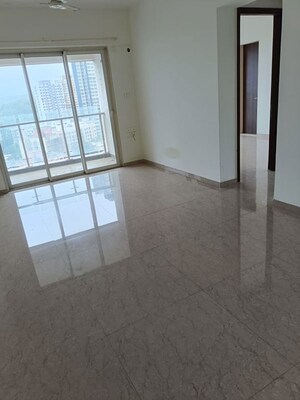 Room in 2 BHK Apartment at JP Decks, Goregaon East – for Rent