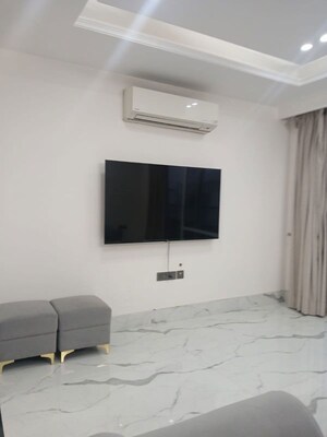 Building Lobby in 2 BHK Builder Floor at Dlf City Phase 3 – for Rent