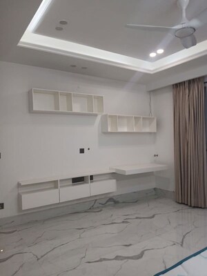 Building Lobby in 2 BHK Builder Floor at Dlf City Phase 3 – for Rent
