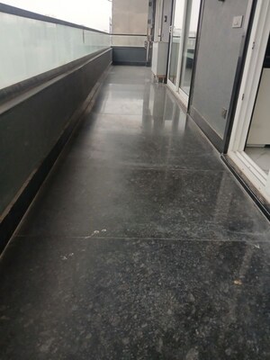 Balcony in 2 BHK Builder Floor at Dlf City Phase 3 – for Rent