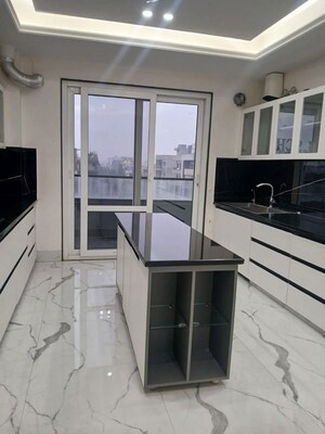 Kitchen in 2 BHK Builder Floor at Dlf City Phase 3 – for Rent