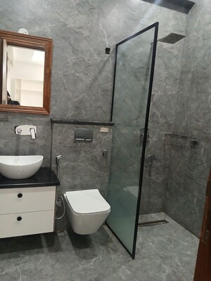 Bathroom in 2 BHK Builder Floor at Dlf City Phase 3 – for Rent