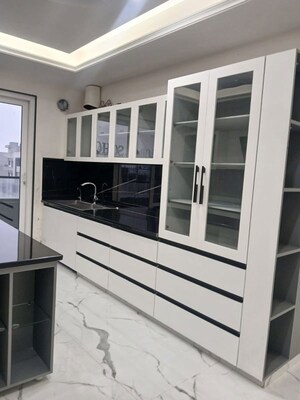 Kitchen in 2 BHK Builder Floor at Dlf City Phase 3 – for Rent