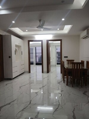 Building Lobby in 2 BHK Builder Floor at Dlf City Phase 3 – for Rent