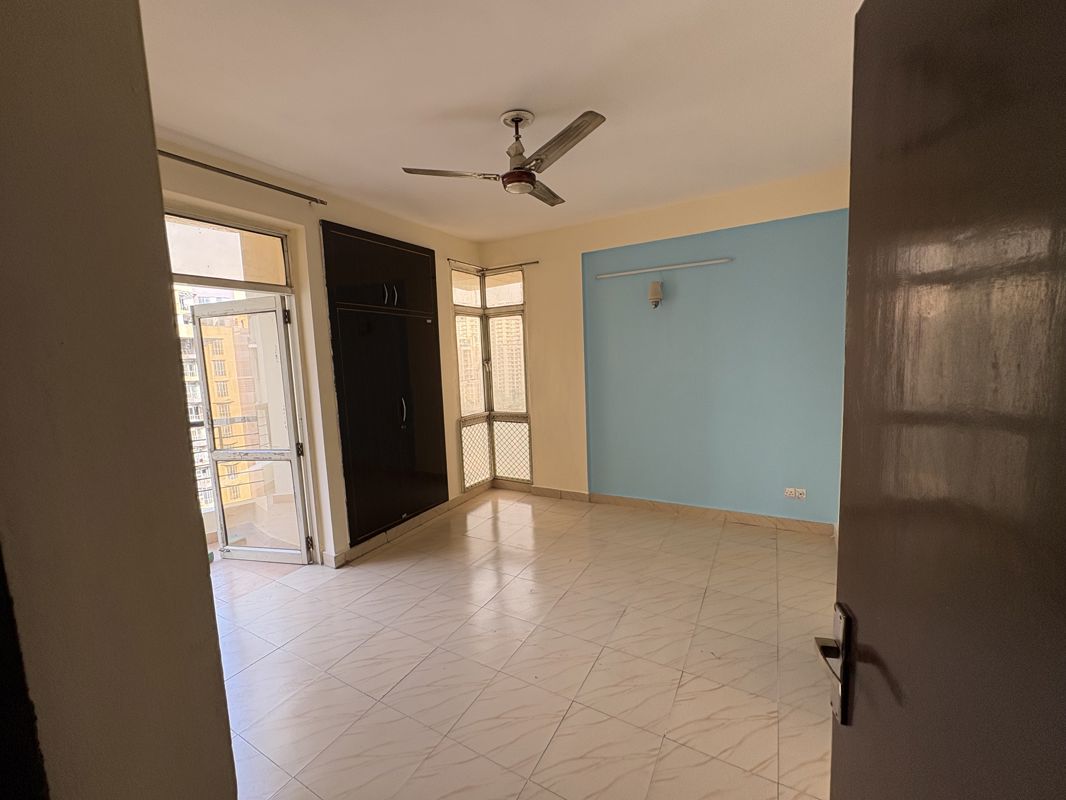 2.5 BHK + Basement 1295 Sq.Ft. Apartment in Supertech Czar Suites