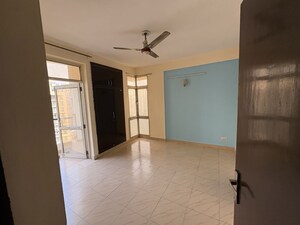 2.5 BHK Apartment For Rent in Supertech Czar Suites, Omicron I Greater Noida