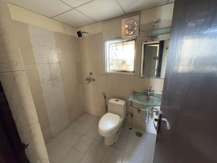 Bathroom, supertech-czar-suites 2.5 Bedroom 1295 Sq.Ft. Apartment In Omicron I Greater Noida Greater Noida 10570503