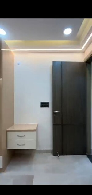 Furnished Amenities in 4 BHK Builder Floor at Mohan Garden – for Sale