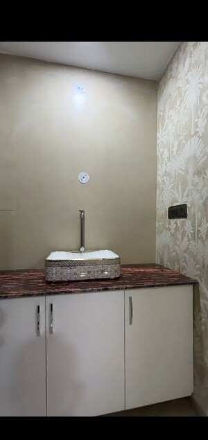 Furnished Amenities in 4 BHK Builder Floor at Mohan Garden – for Sale