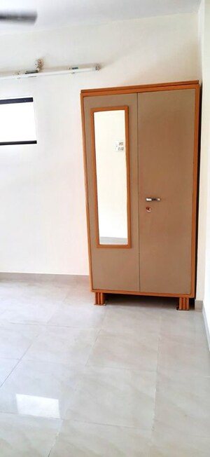 Room in 1 BHK Apartment at Gaurav Shikhar Chs, Kandivali East – for Rent