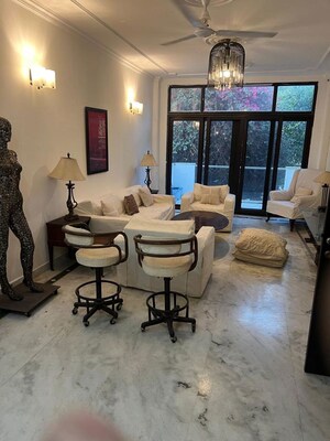 Gym in 4 BHK Builder Floor at Dlf Phase I – for Rent