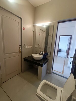 Team Area in 4 BHK Builder Floor at Dlf Phase I – for Rent