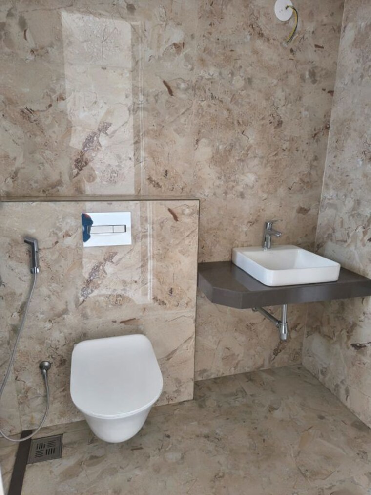 Bathroom, paranjape-crystal-garden 2 Bedroom 950 Sq.Ft. Apartment In Baner Pune 10570537