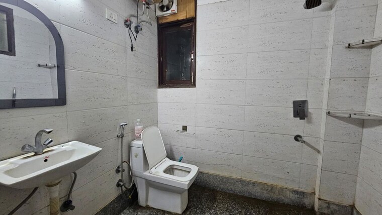 Bathroom, saket 3 Bedroom 2000 Sq.Ft. Builder Floor In Saket Delhi 10570543