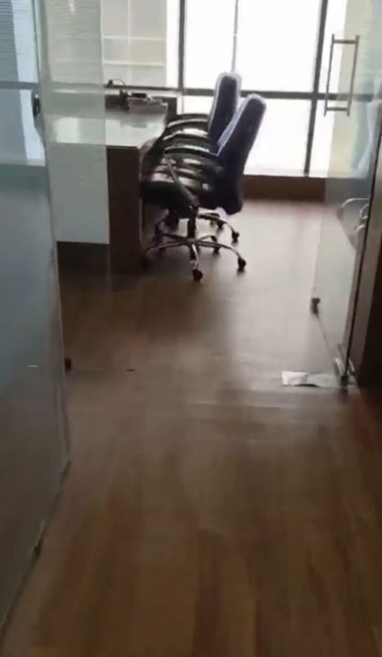 Room, thaltej Commercial Office Space 777 Sq.Ft. In Thaltej Ahmedabad 10570548