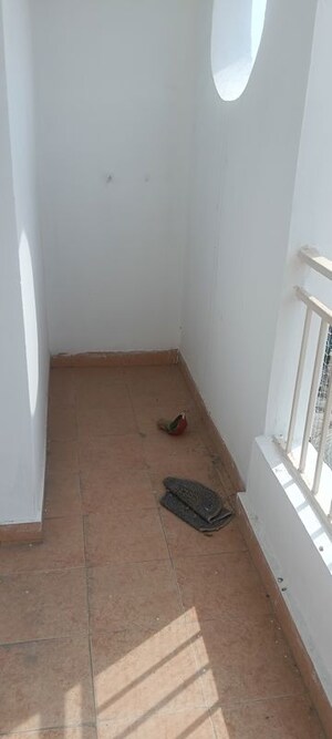 Bathroom in 2.5 BHK Apartment at Supertech Ecociti, Sector 137 – for Rent