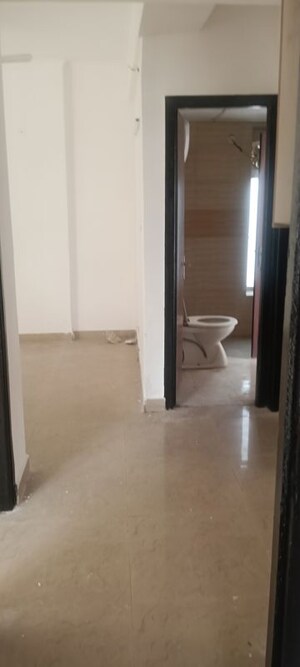 Bathroom in 2.5 BHK Apartment at Supertech Ecociti, Sector 137 – for Rent