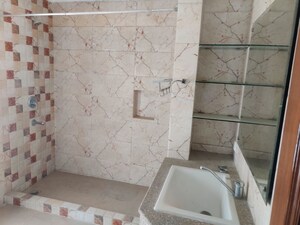 Bathroom in 3 BHK Apartment at DLF Oakwood Estate, Dlf Phase ii – for Rent
