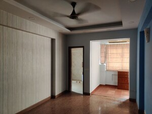 Room in 3 BHK Apartment at DLF Oakwood Estate, Dlf Phase ii – for Rent