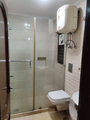 Bathroom in 3 BHK Apartment at DLF Oakwood Estate, Dlf Phase ii – for Rent