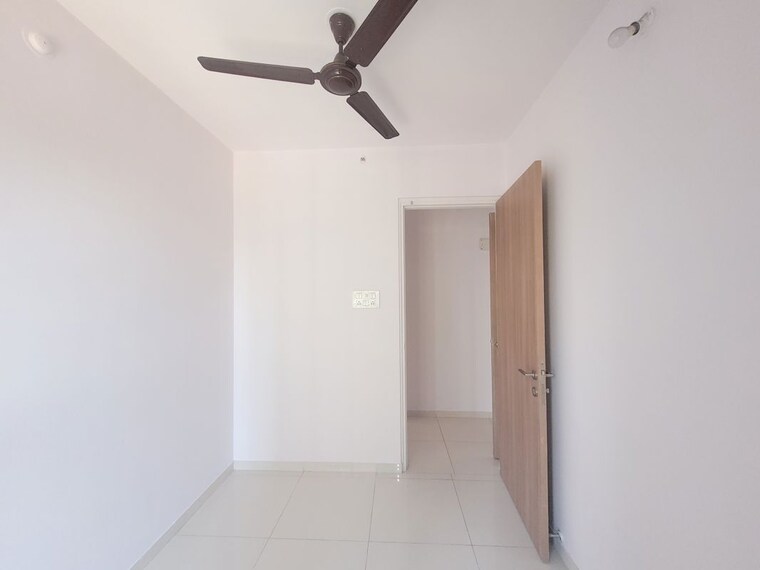 Room, godrej-emerald 1.5 Bedroom 530 Sq.Ft. Apartment In Ghodbunder Road Thane 10570580