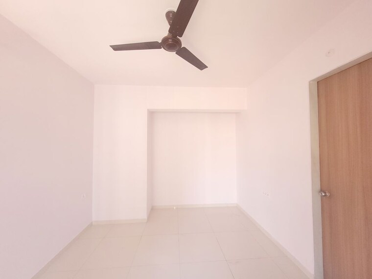 Room, godrej-emerald 1.5 Bedroom 530 Sq.Ft. Apartment In Ghodbunder Road Thane 10570580