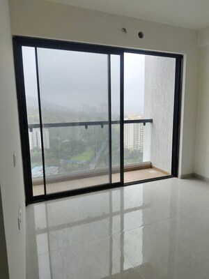 Room in 3 BHK Apartment at Pokhran Road No One – for Sale