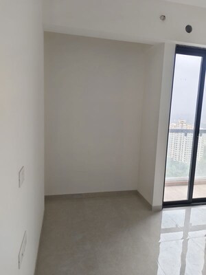 Room in 3 BHK Apartment at Pokhran Road No One – for Sale