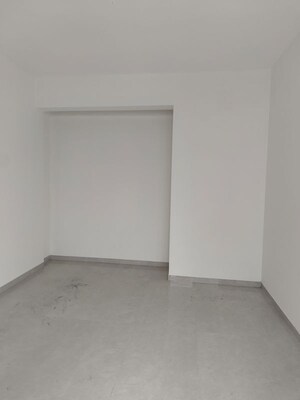 Room in 3 BHK Apartment at Pokhran Road No One – for Sale