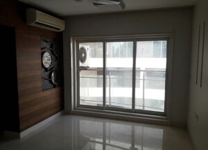 Room in 3 BHK Apartment at Khar West – for Rent