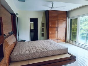 Bedroom in 3 BHK Apartment at Khar West – for Rent