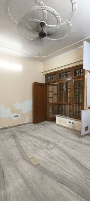 Room in 3 BHK Independent House at Vastu Khand – for Rent