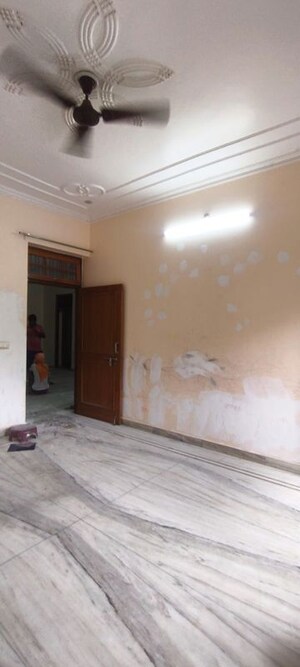 Room in 3 BHK Independent House at Vastu Khand – for Rent