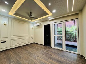 Room in 3 BHK Builder Floor at Sector 23 – for Rent